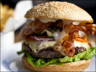 This is not a hamburger. This is a bacon and cheese salad with a beef patty hidden somewhere inside.